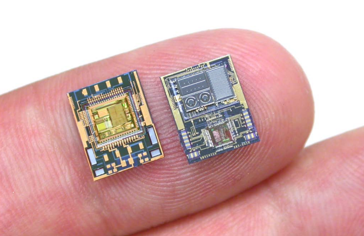 Miniaturization of Electronics and the Rise of Integrated Circuits